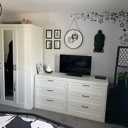 Cosy Home From Home With Private Bathroom - Free Parking Кардиф Екстериор снимка